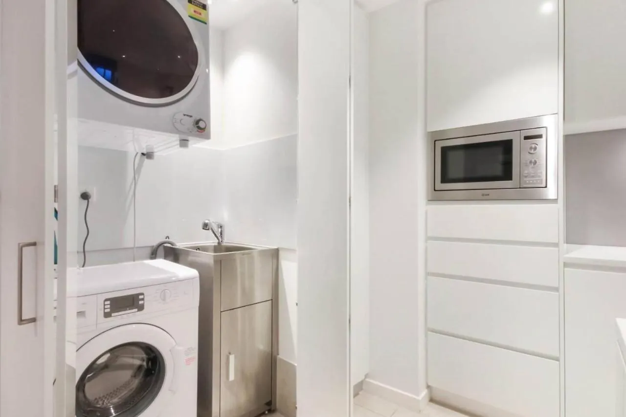 Luxury 1 Bedroom Retreat In Brisbane City With Pool And Gym Apartment